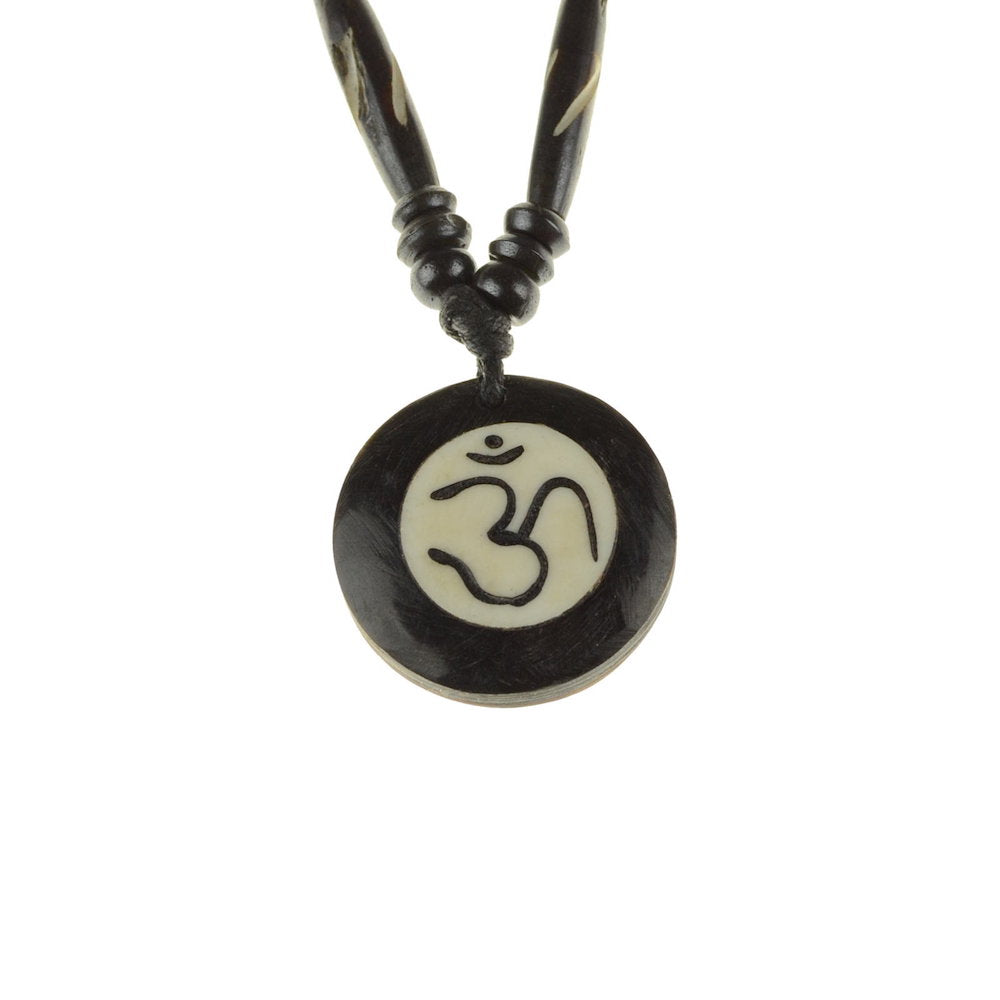 Om Kette Horn