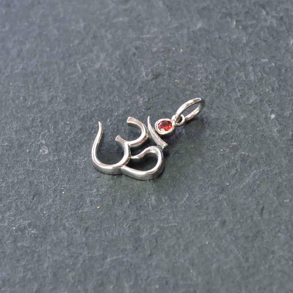 Om Silberanhänger mit Granat Edelstein Silber Ohm Aum