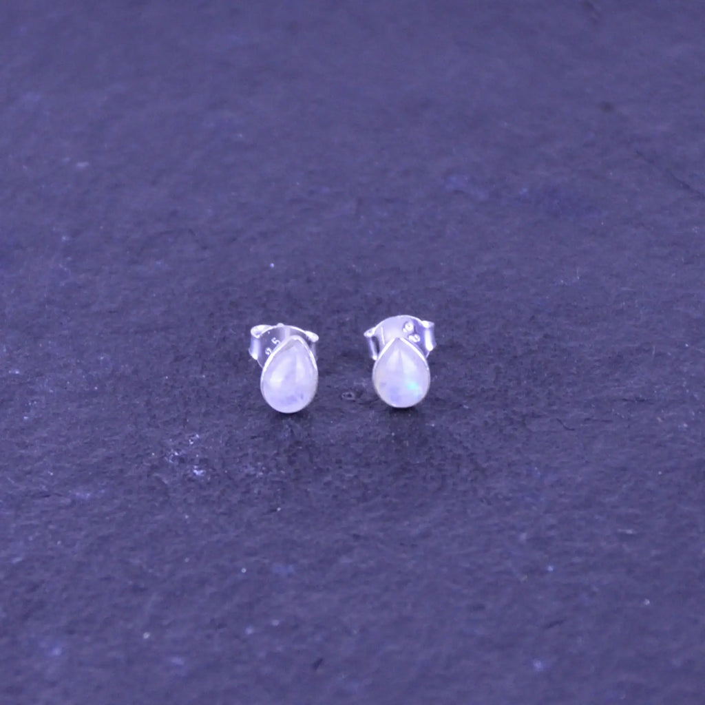 Mondstein Ohrstecker Tropfen – 925 Silber Regenbogen-Mondstein Cabochon