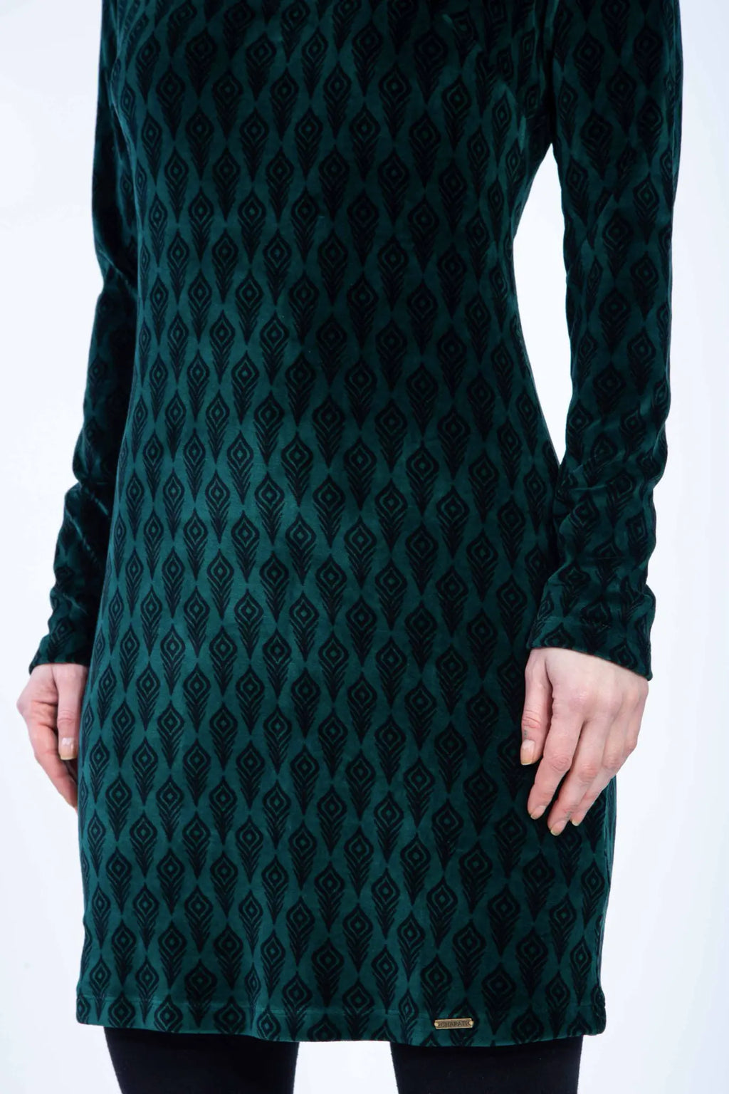 Chapati Samtkleid Kahina Dunkelgrün Elegantes Festkleid mit Pfauenmuster