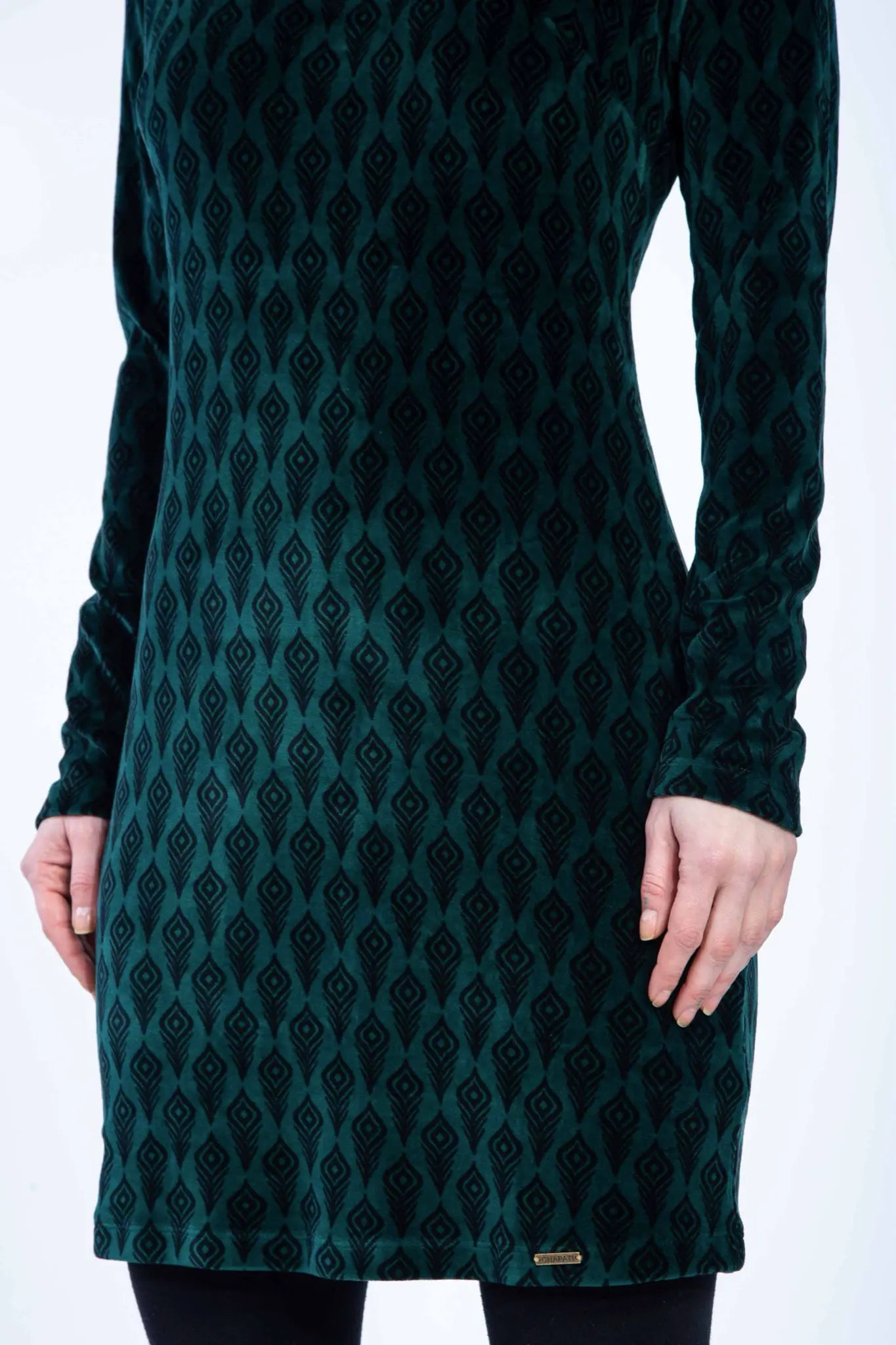 Chapati Samtkleid Kahina Dunkelgrün Elegantes Festkleid mit Pfauenmuster