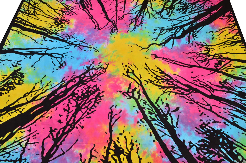 Psychedelic Wood Wandtuch Mystisches Waldmotiv Regenbogen-Hintergrund