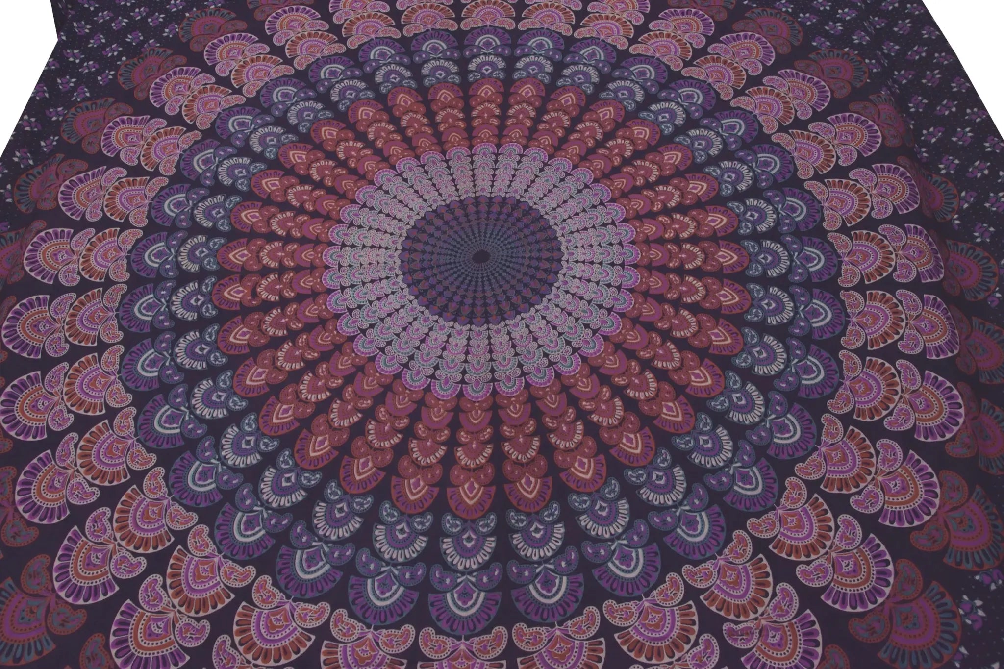 Pfauenrad Mandala Wandtuch – Boho Deko & Kunstvolle Tagesdecke